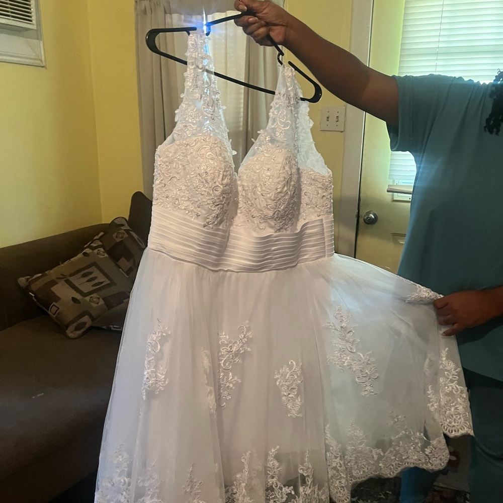Elegant short White Wedding Dress - Picture 11 of 11